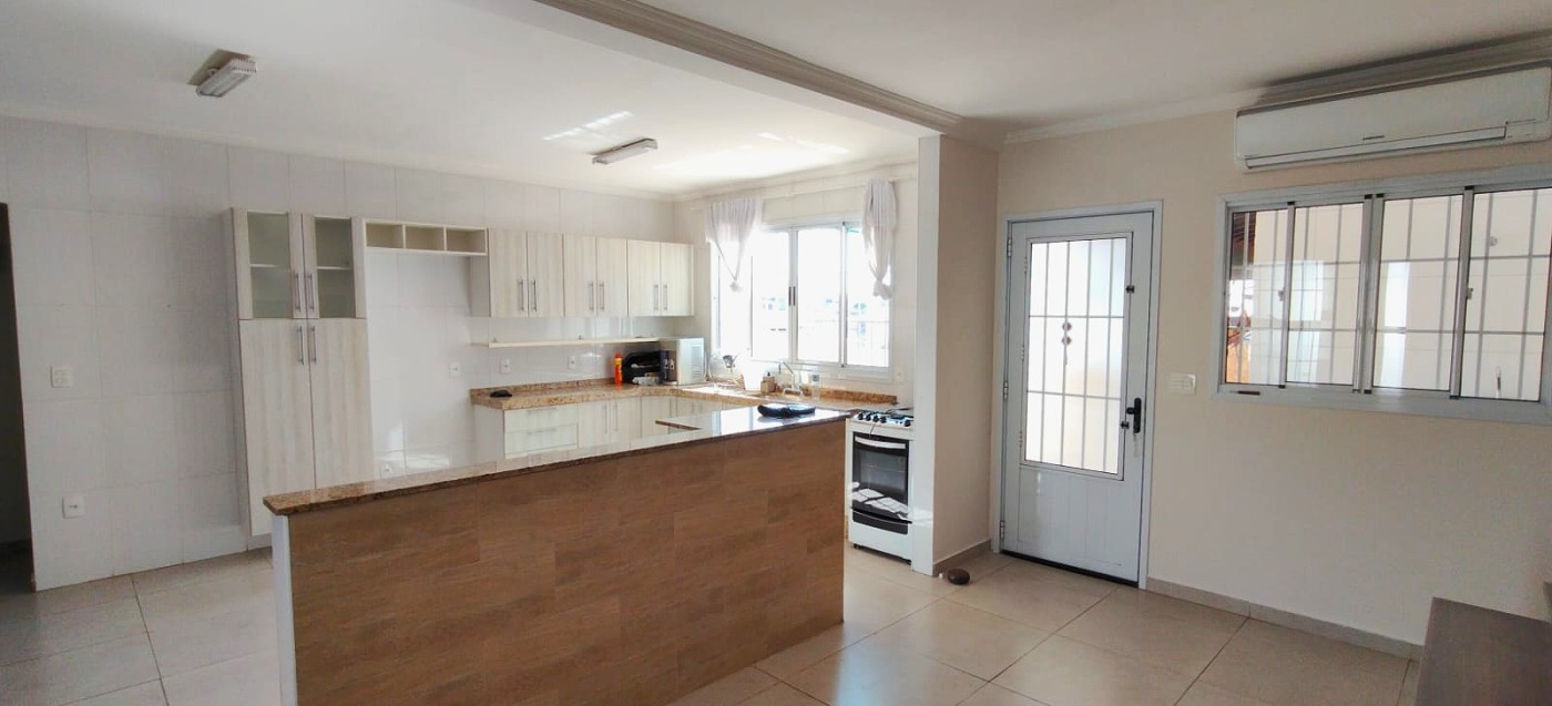 Casa, 3 quartos, 300 m² - Foto 1